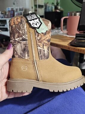 Magellan Outdoors Kids' Boone Realtree Edge Boots